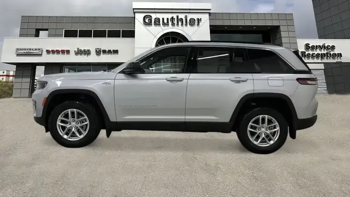 Jeep Grand Cherokee 2026 photo 3