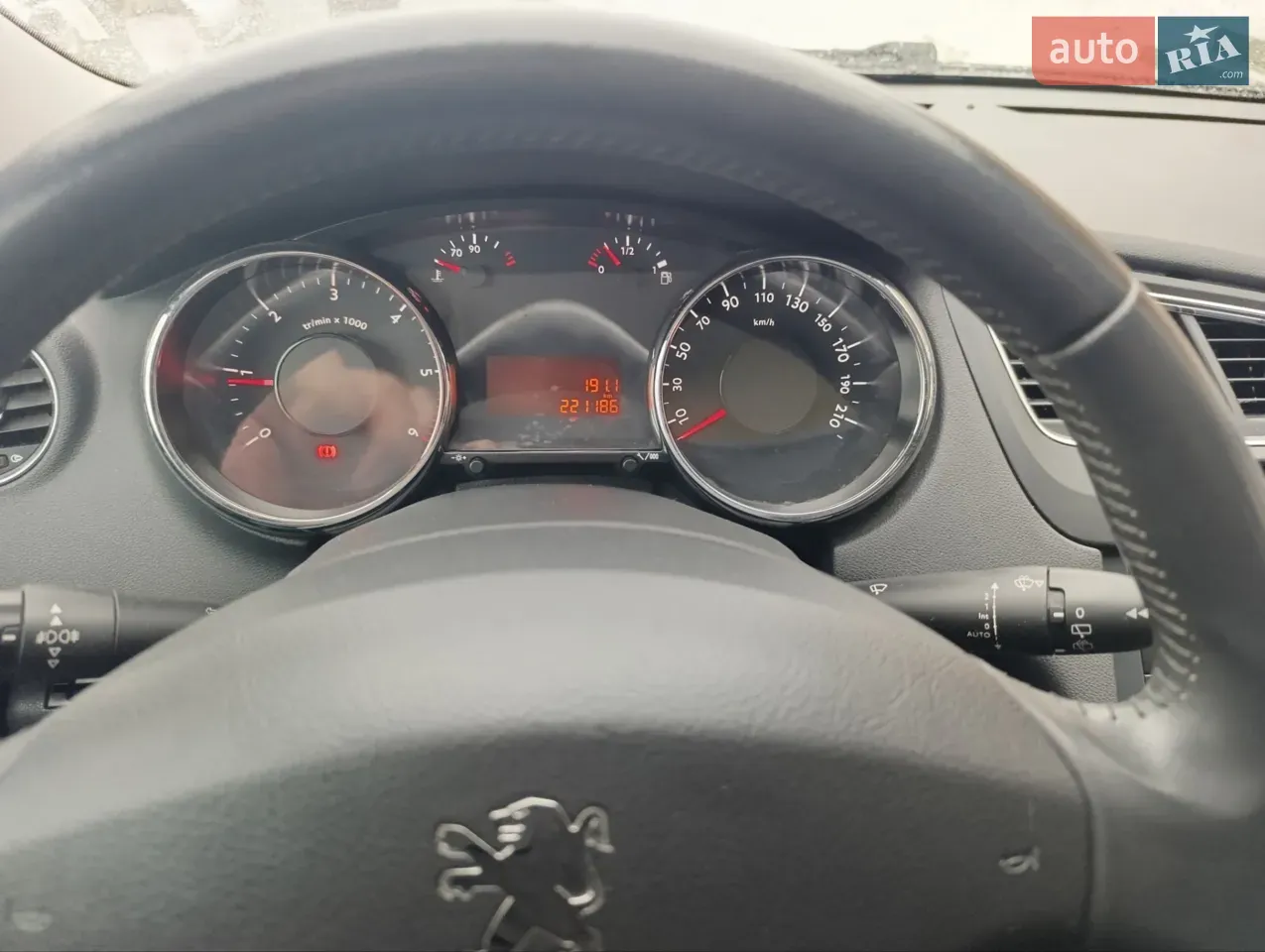Peugeot 5008 2011 photo 2