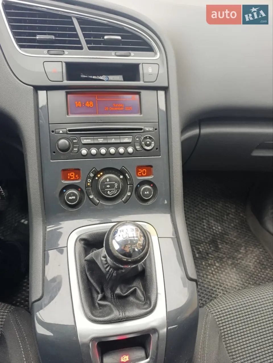 Peugeot 5008 2011 photo 3