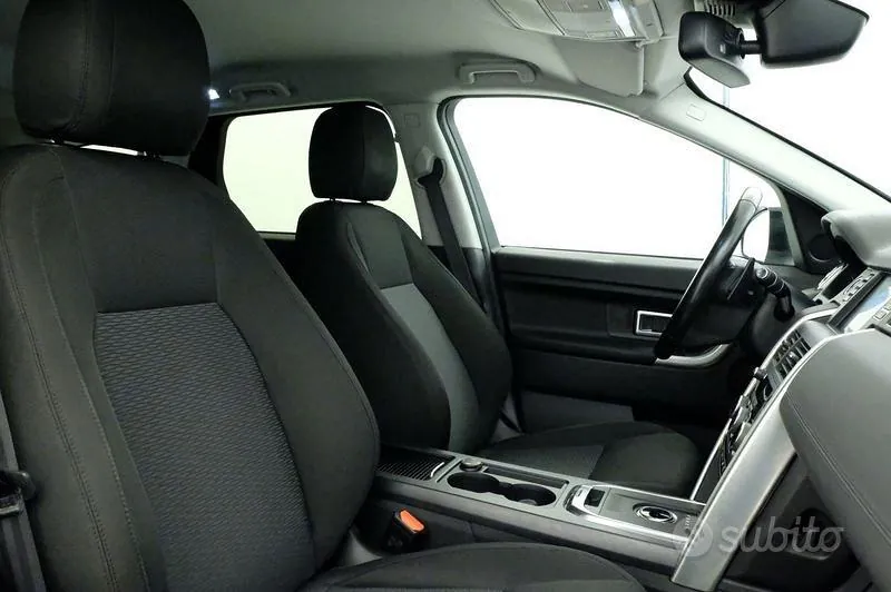 Land Rover Discovery Sport 2018 photo 3
