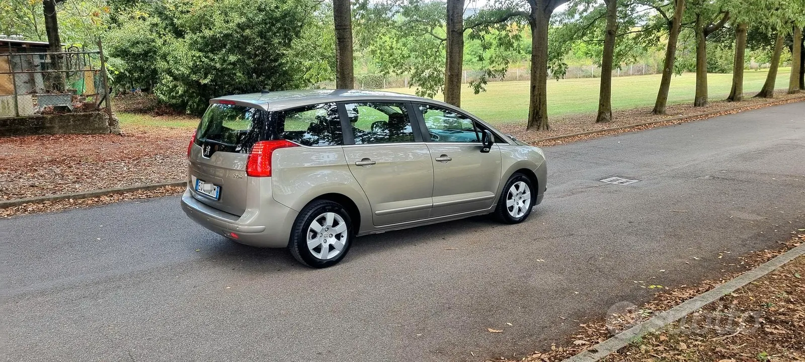 Peugeot 5008 2011 photo 3