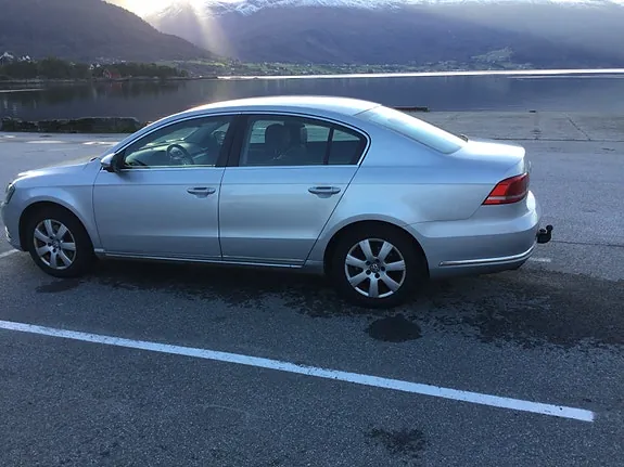 Volkswagen Passat 2011 photo 4