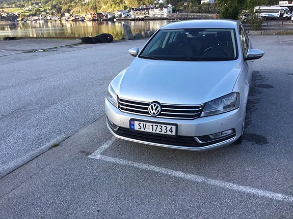 Volkswagen Passat 2011 photo 2