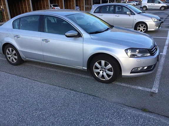 Volkswagen Passat 2011 photo 5