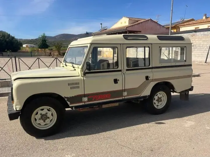Land Rover 109