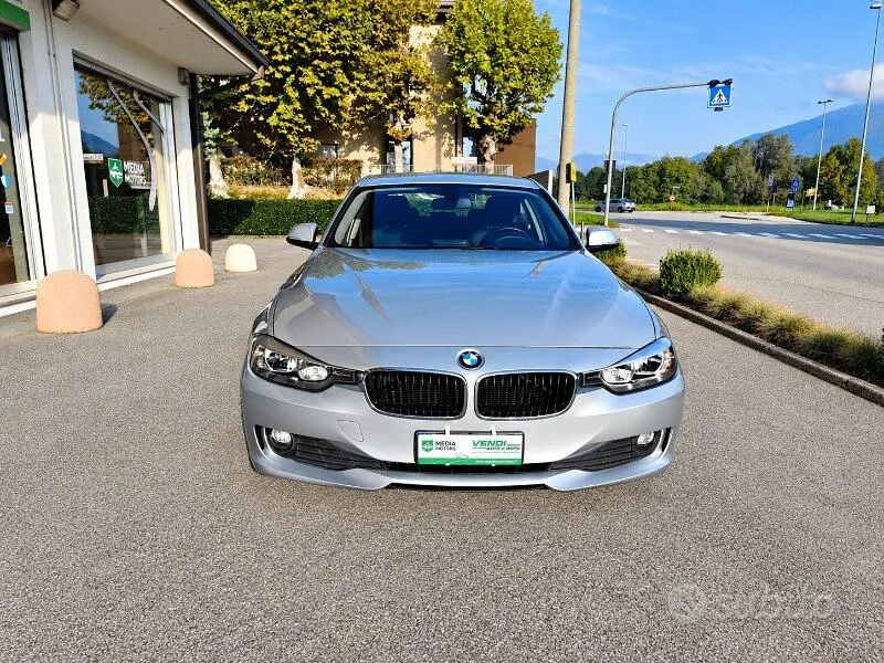 BMW 3 Series 2012 photo 2