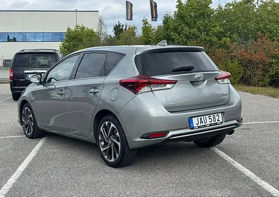 Toyota Auris 2015 photo 5