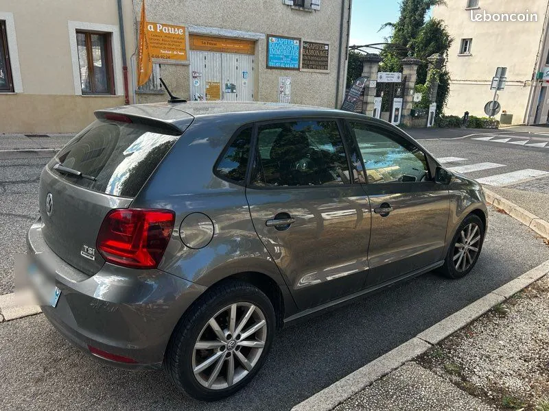 Volkswagen Polo 2015 photo 2