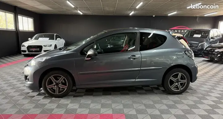 Peugeot 207 2011 photo 2