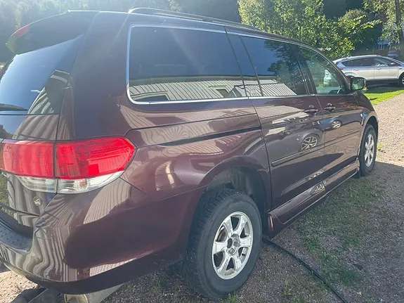 Honda Odyssey 2010 photo 3