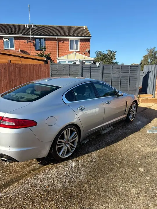 Jaguar Xf 2011 photo 4