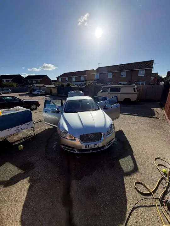 Jaguar Xf 2011 photo 2