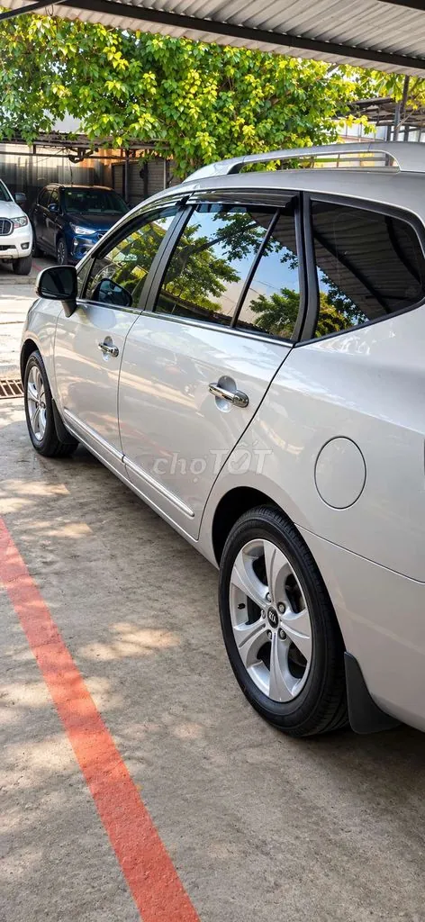 Kia Carens 2015 photo 2