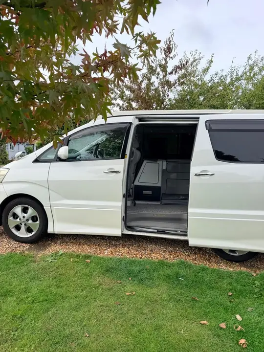 Toyota Alphard 2006 photo 4
