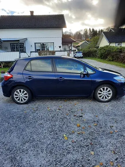 Toyota Auris 2012 photo 4
