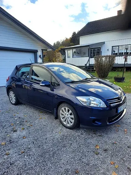 Toyota Auris 2012 photo 3