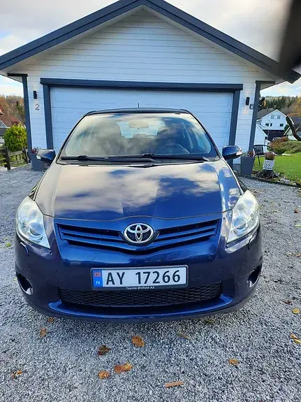 Toyota Auris 2012 photo 2