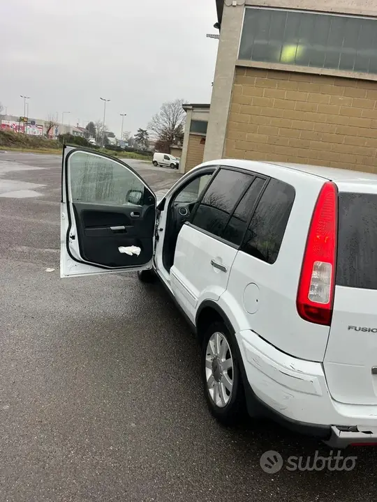 Ford Fusion 2010 photo 4