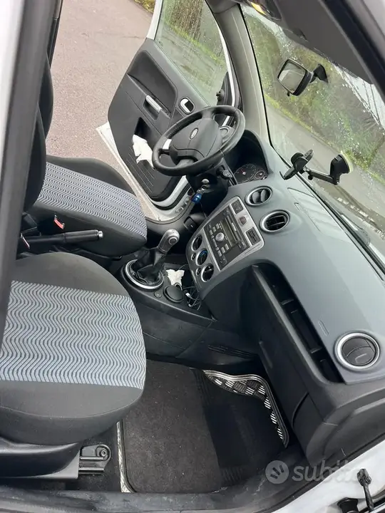 Ford Fusion 2010 photo 5