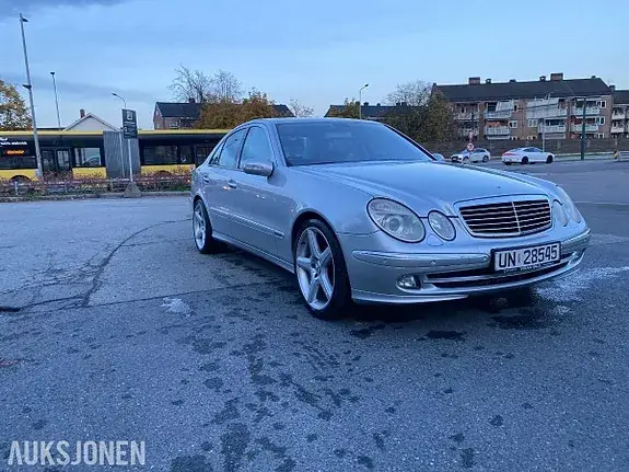 Mercedes-Benz E220 D 2005 photo 3