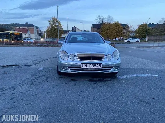 Mercedes-Benz E220 D 2005 photo 2