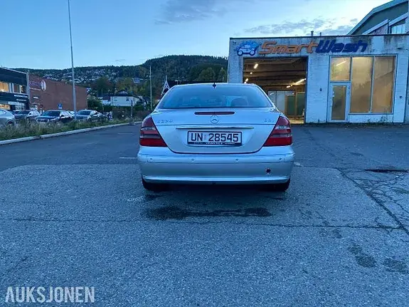Mercedes-Benz E220 D 2005 photo 5