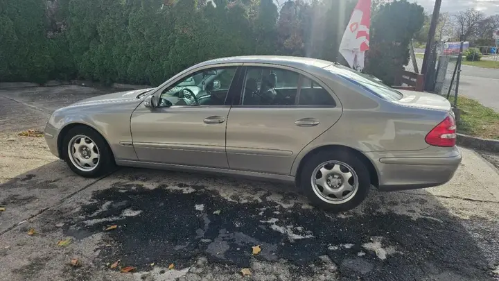 Mercedes-Benz E-Class 2002 photo 3