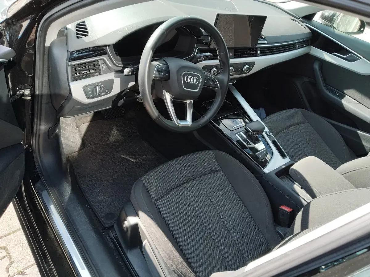 Audi A4 2023 photo 3