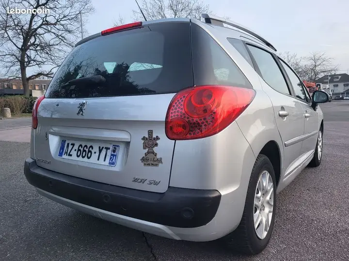 Peugeot 207 2010 photo 2
