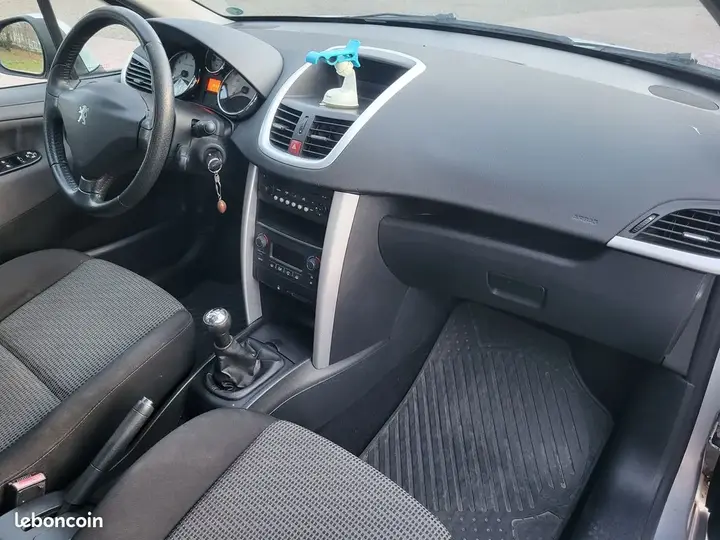 Peugeot 207 2010 photo 4