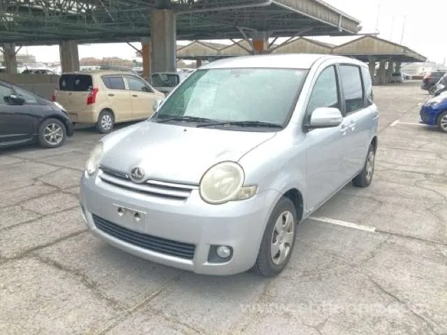 Toyota Sienta 2009 photo 2