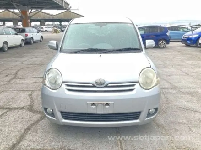 Toyota Sienta 2009 photo 5