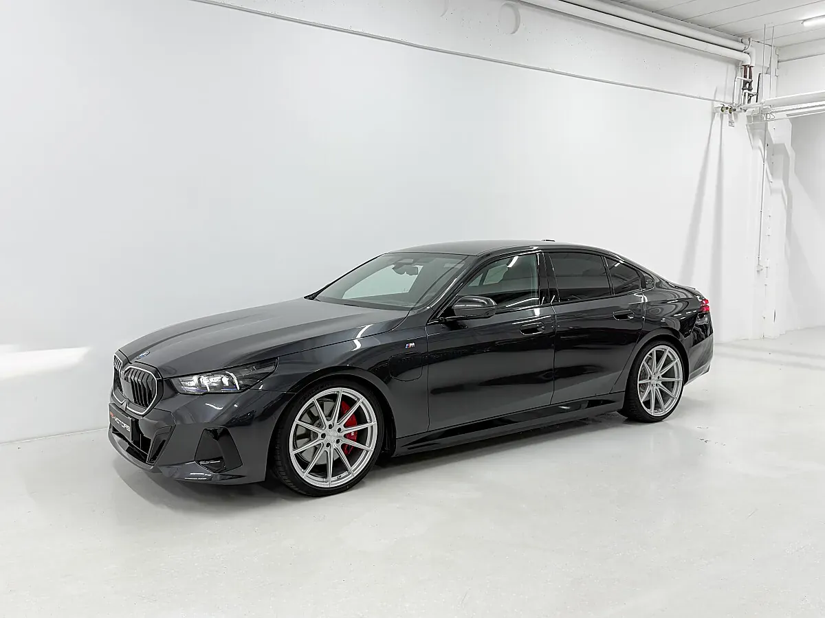 BMW 5 Series 2025 photo 2