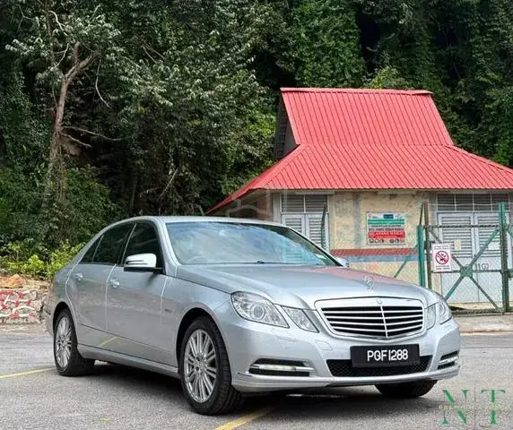 Mercedes-Benz E200