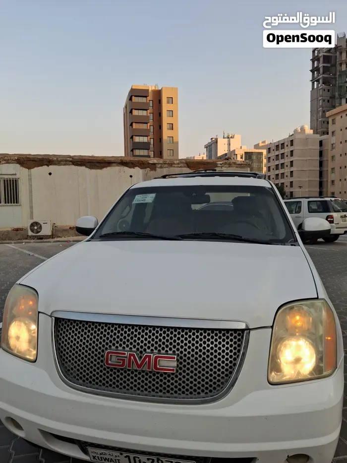GMC Yukon 2011 photo 4