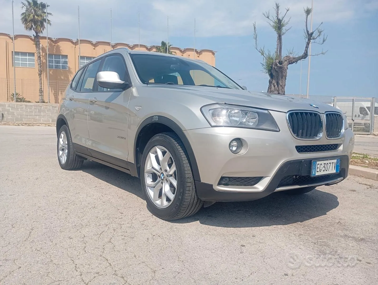 BMW X3 2011 photo 2