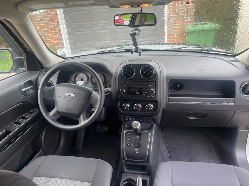 Jeep Patriot 2010 photo 2