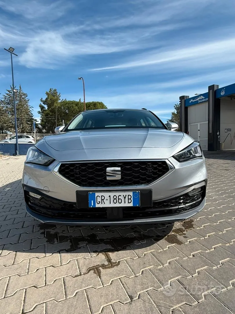 Seat Leon 2023 photo 2