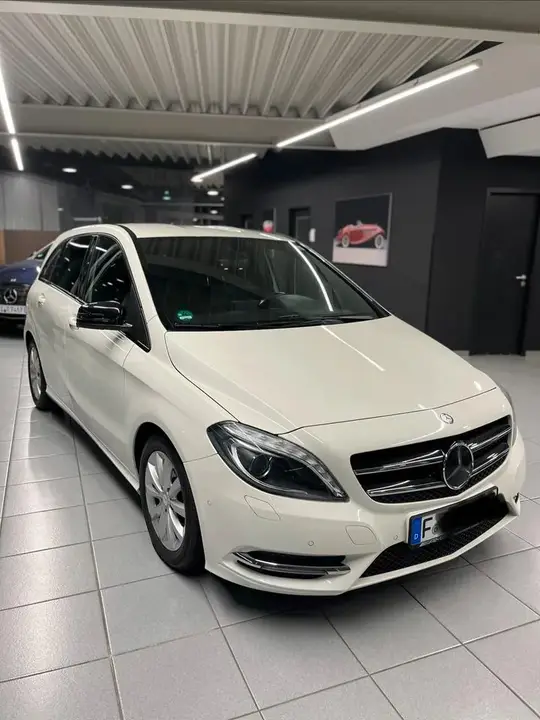 Mercedes-Benz B 180