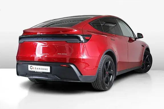 Tesla Model Y 2026 photo 4