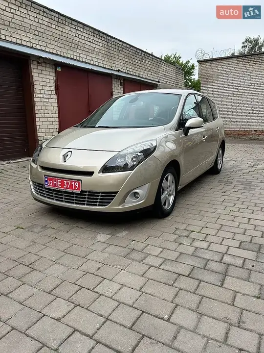 Renault Grand Scenic 2010 photo 4
