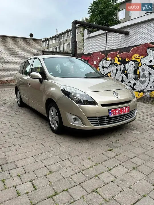 Renault Grand Scenic 2010 photo 3