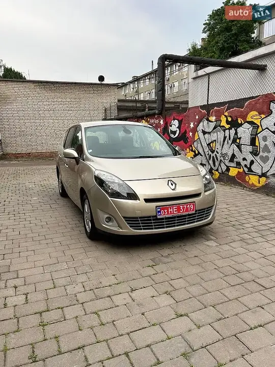 Renault Grand Scenic 2010 photo 2