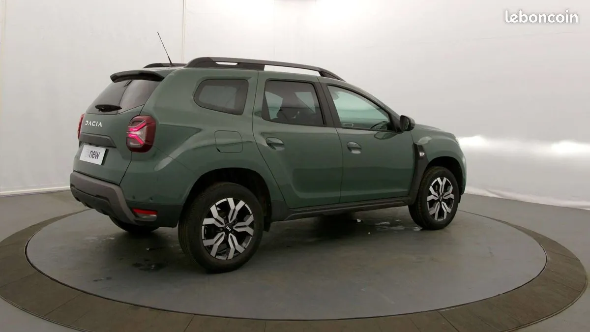 Dacia Duster 2023 photo 2