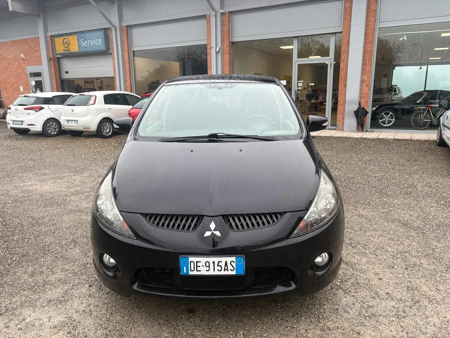 Mitsubishi Grandis 2007 photo 2