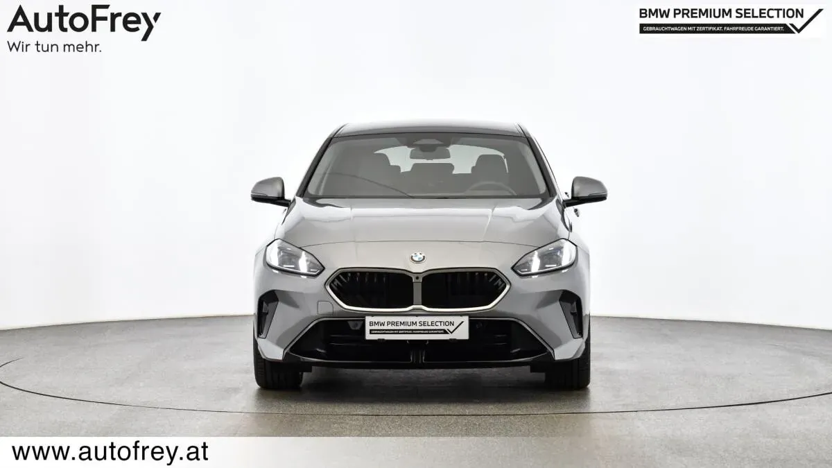 BMW 1 Series 2025 photo 2