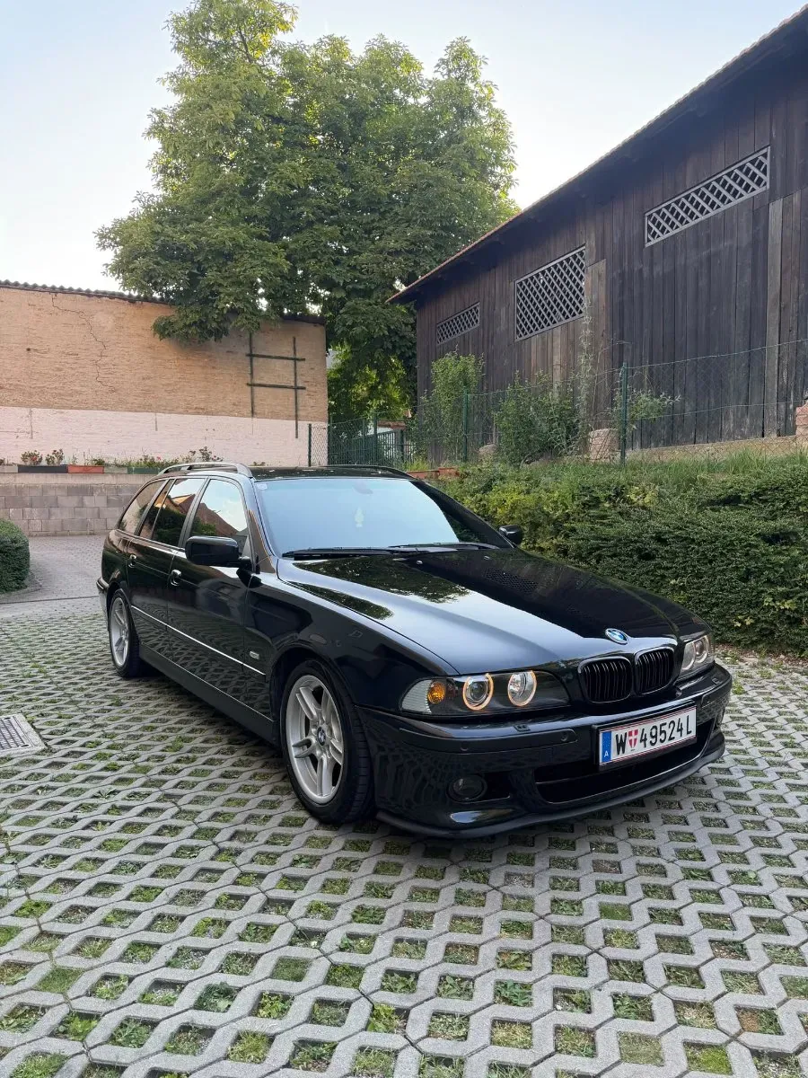 BMW 5 Series 2002 photo 2