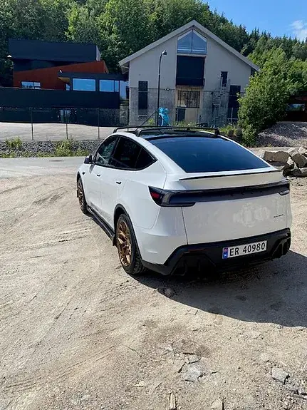 Tesla Model Y 2026 photo 3