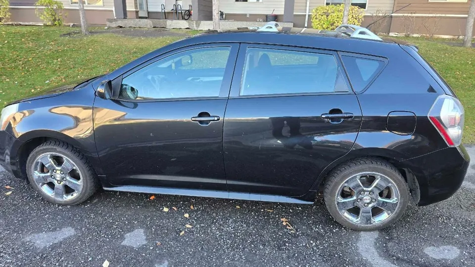 Pontiac Vibe 2010 photo 2