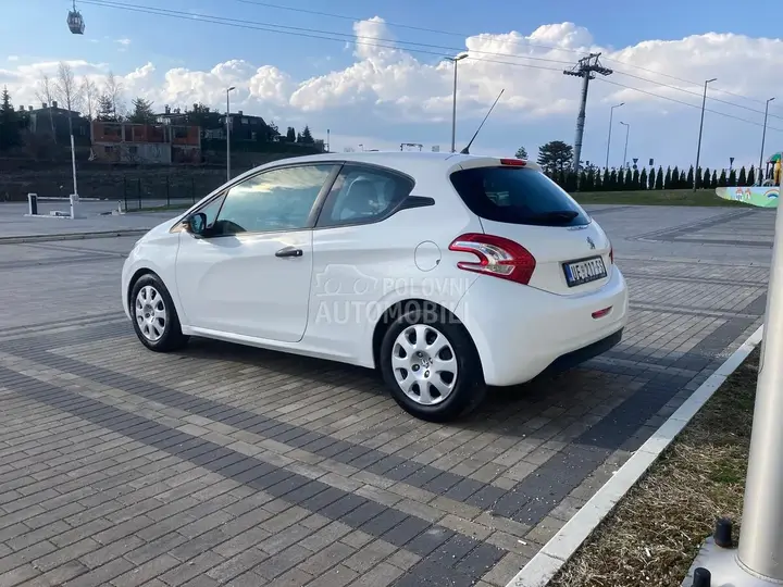 Peugeot 208 2013 photo 5